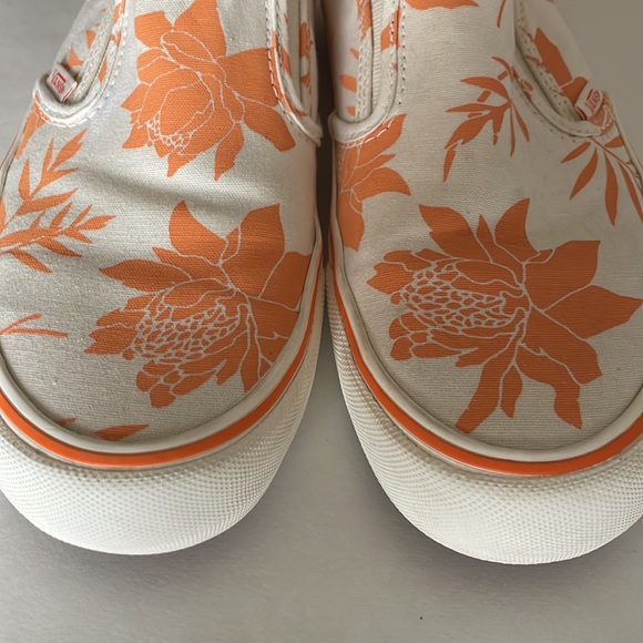 VANS•CLASSIC SLIP ON•ISLAND FLOWERS•ULTRA CUSH•WOMENS 10 / MENS 8.5 - Picture 6 of 8